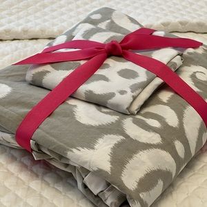PBTeen reversible twin duvet and sham - gray and white